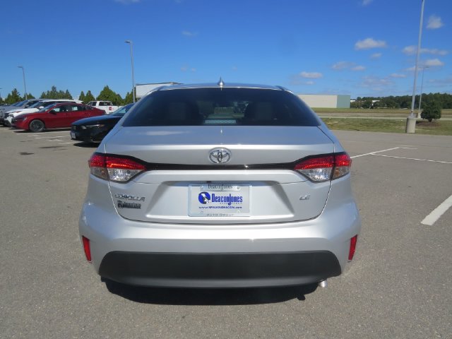 Used 2026 Toyota Corolla LE w/ LE Premium Package FWD image 4