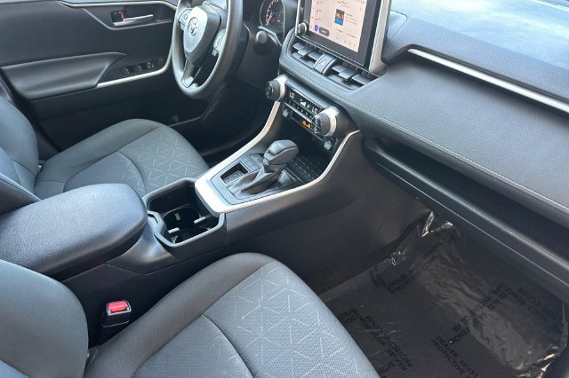 Used 2025 Toyota RAV4 XLE FWD image 17