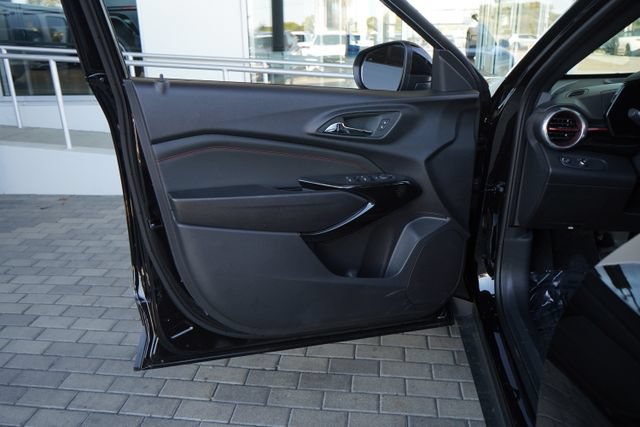 New 2026 Chevrolet Trax RS w/ Sunroof Package FWD image 17