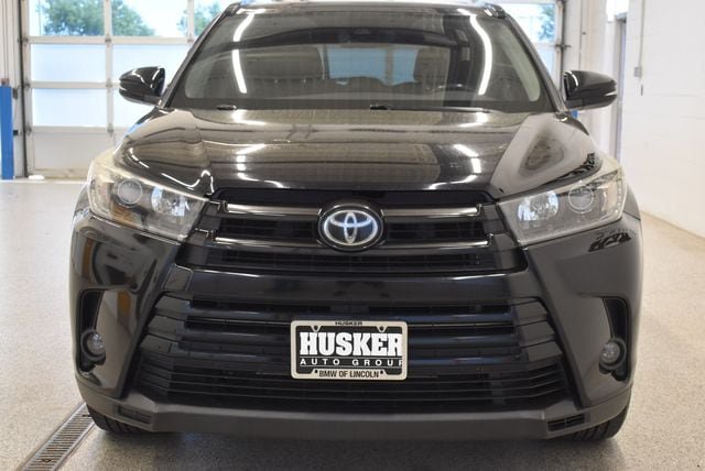 Used 2019 Toyota Highlander SE AWD/4WD image 3