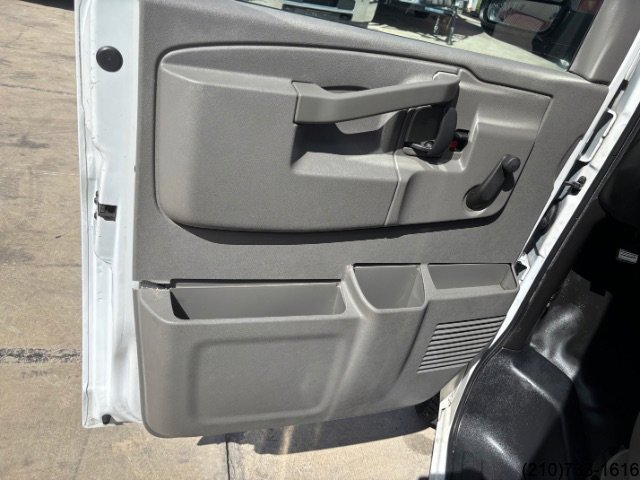 Used 2016 GMC Savana 3500 image 13