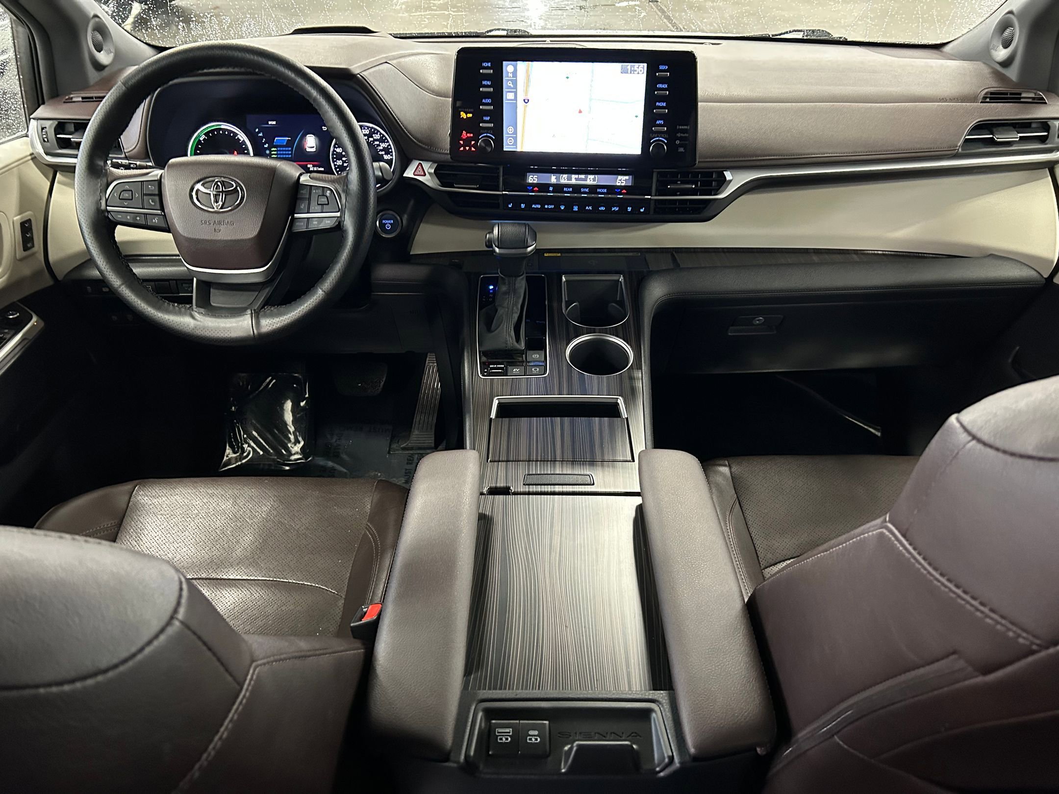 Used 2023 Toyota Sienna Platinum AWD/4WD image 24