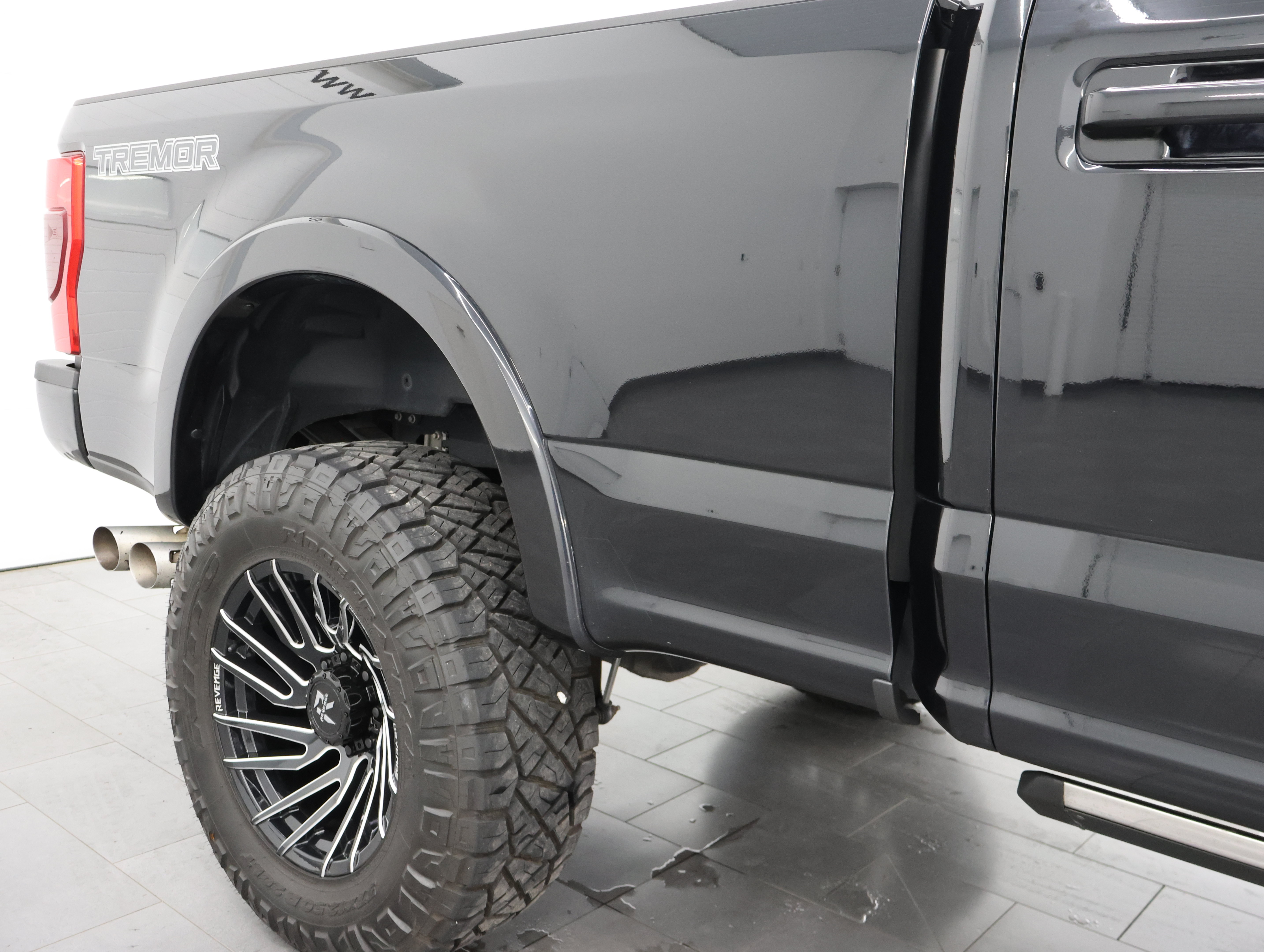 Used 2022 Ford F250 Lariat w/ Tremor Off-Road Package AWD/4WD image 27