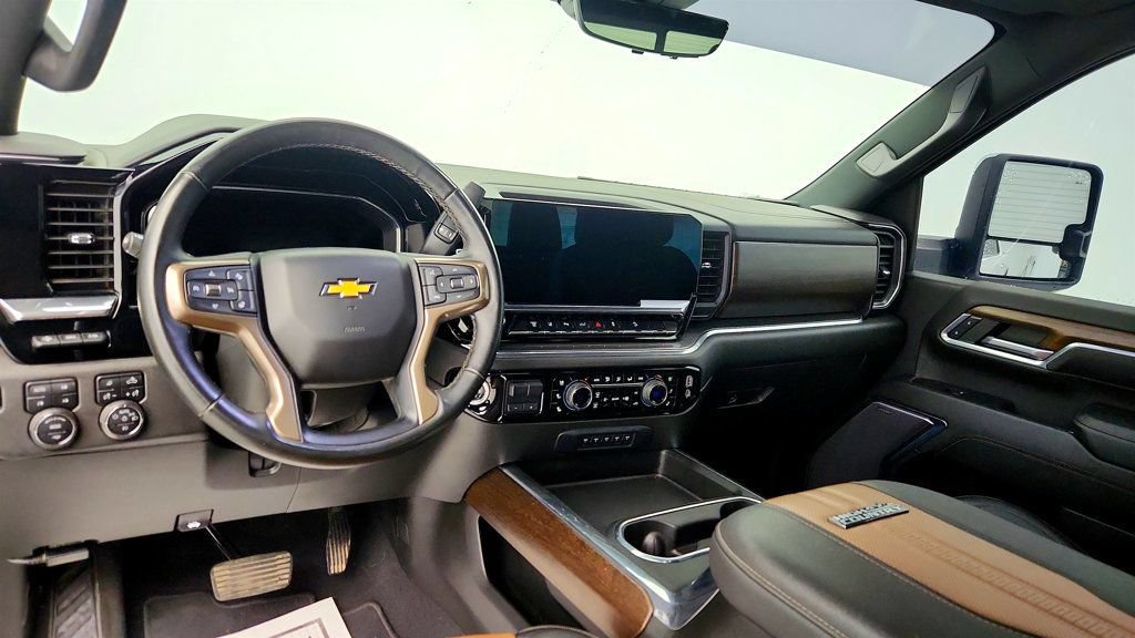 Used 2024 Chevrolet Silverado 2500 High Country w/ High Country Premium Package AWD/4WD image 12