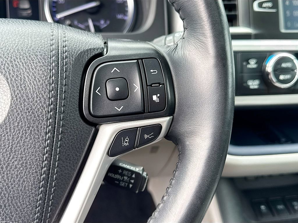Used 2019 Toyota Highlander XLE image 9