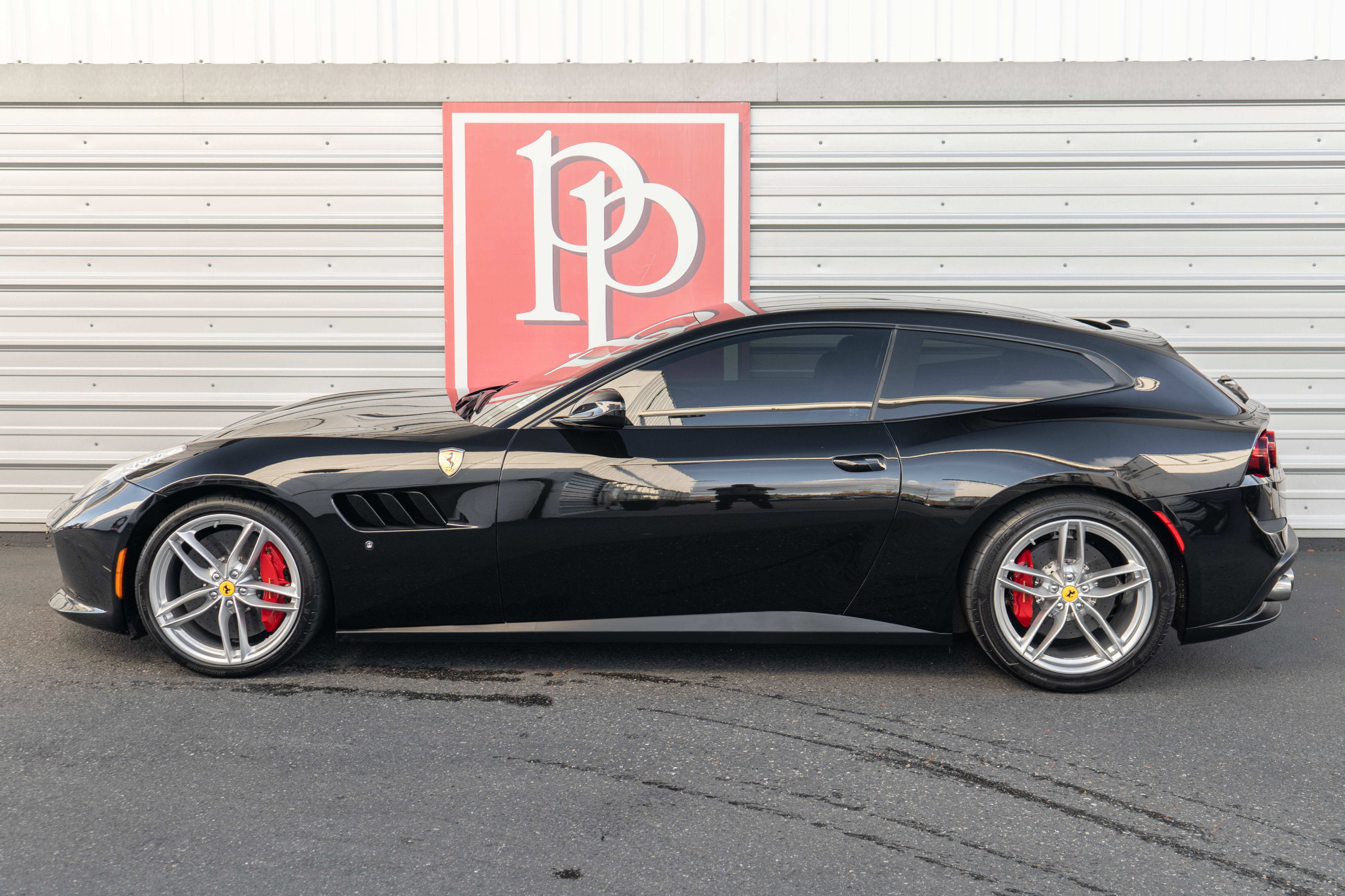 Used 2018 Ferrari GTC4Lusso T RWD image 45