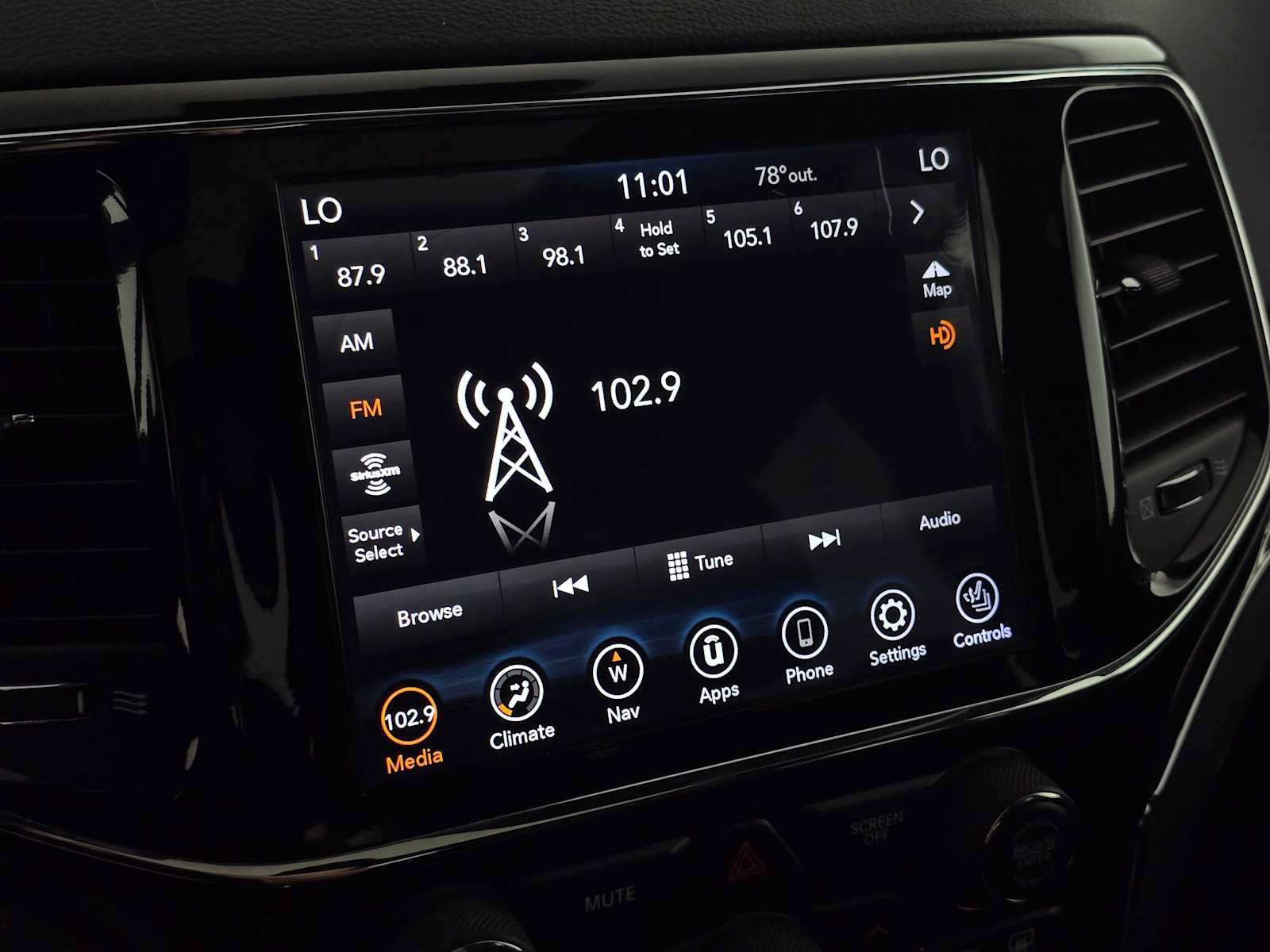 Used 2020 Jeep Grand Cherokee Trailhawk w/ Premium Lighting Group AWD/4WD image 28