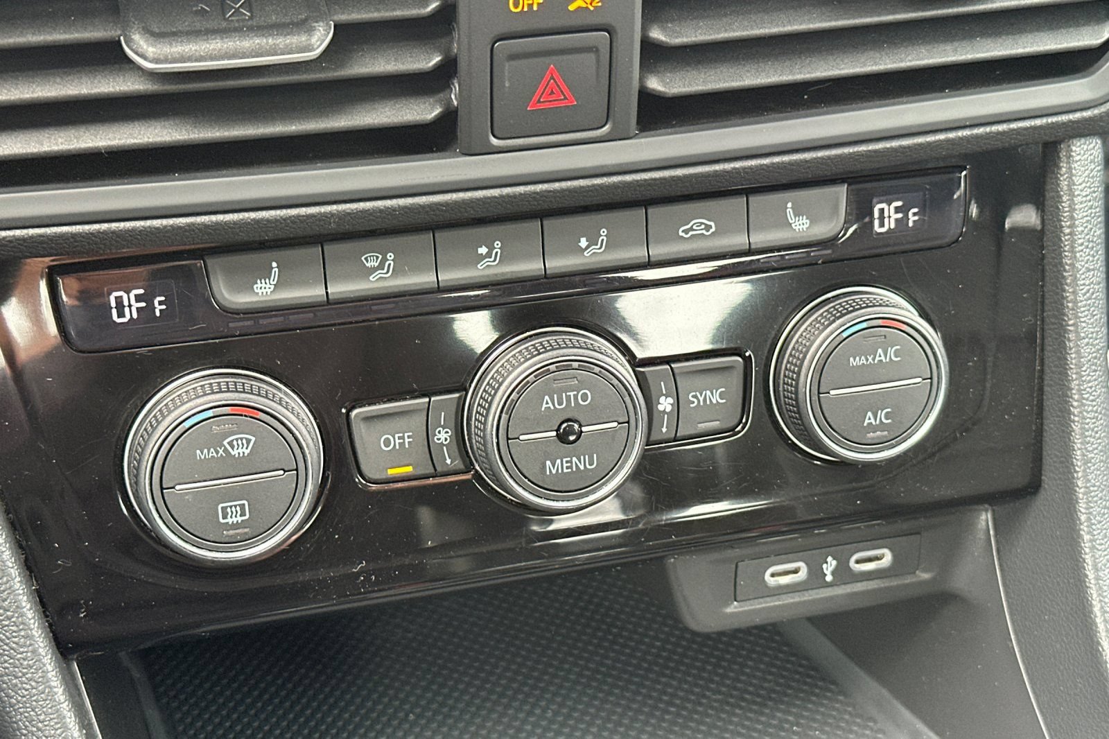 Used 2024 Volkswagen Jetta SE FWD image 21