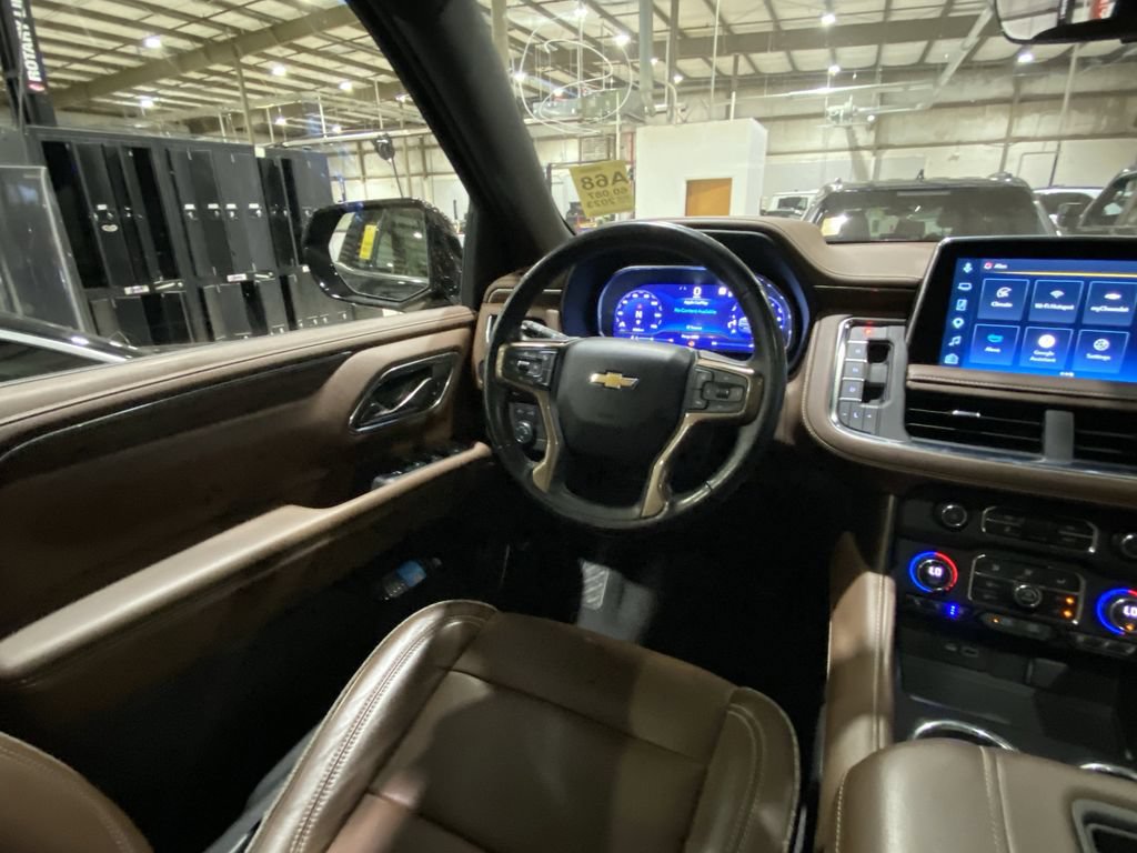 Used 2023 Chevrolet Tahoe High Country RWD image 3