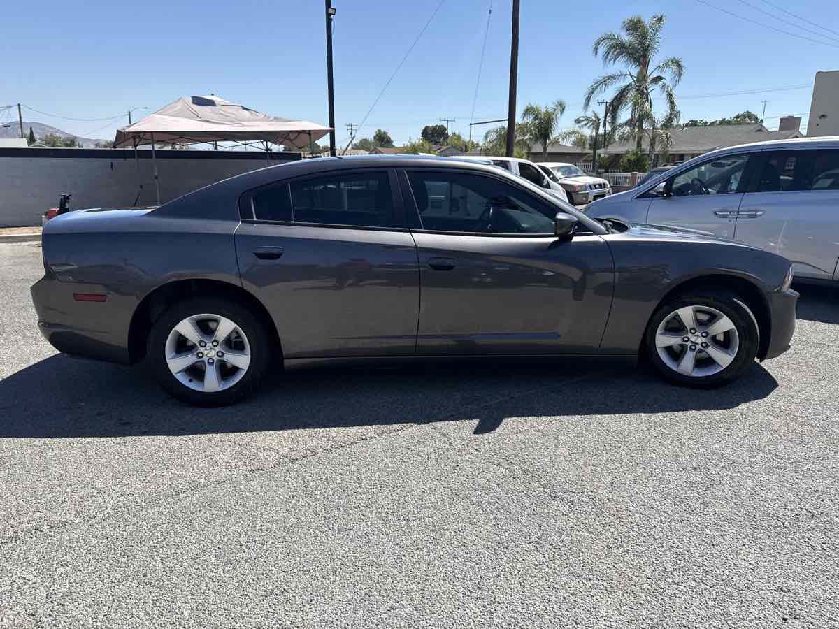 Used 2014 Dodge Charger SXT RWD image 4