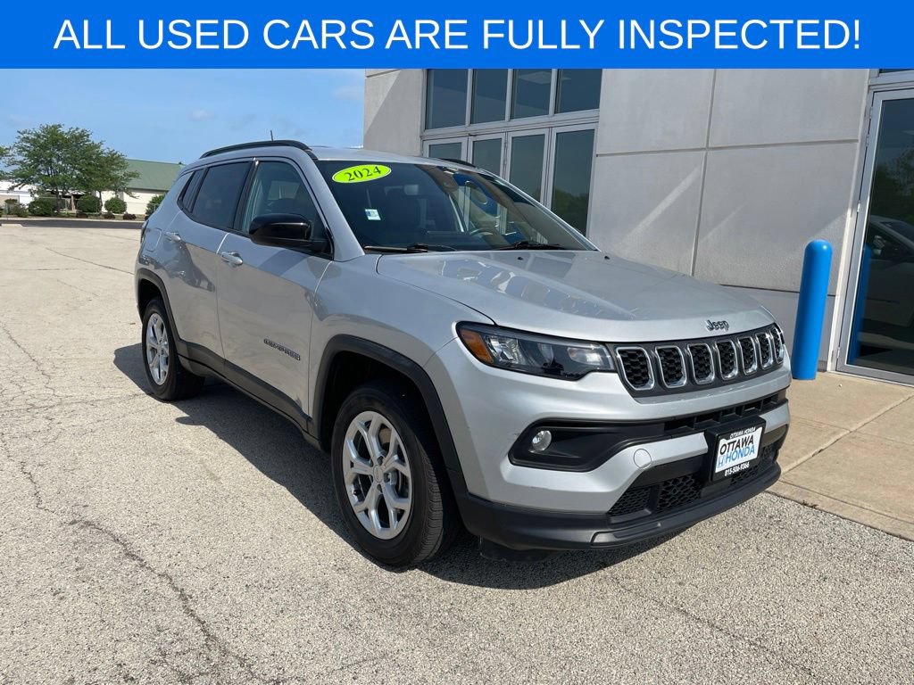 Used 2024 Jeep Compass Latitude AWD/4WD image 1