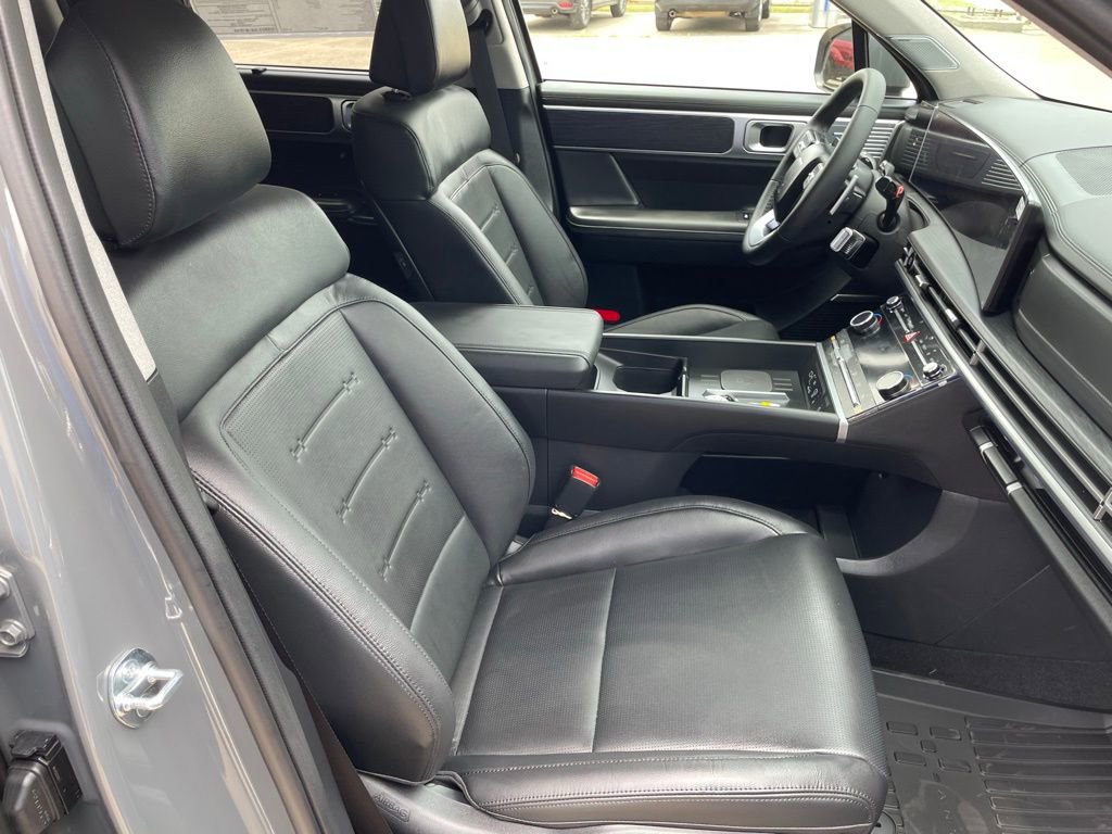 Used 2025 Hyundai Santa Fe Limited FWD image 14