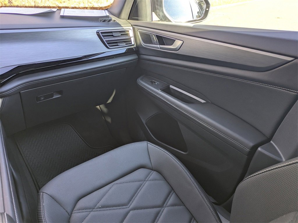 Used 2024 Volkswagen Atlas Cross Sport SE image 17