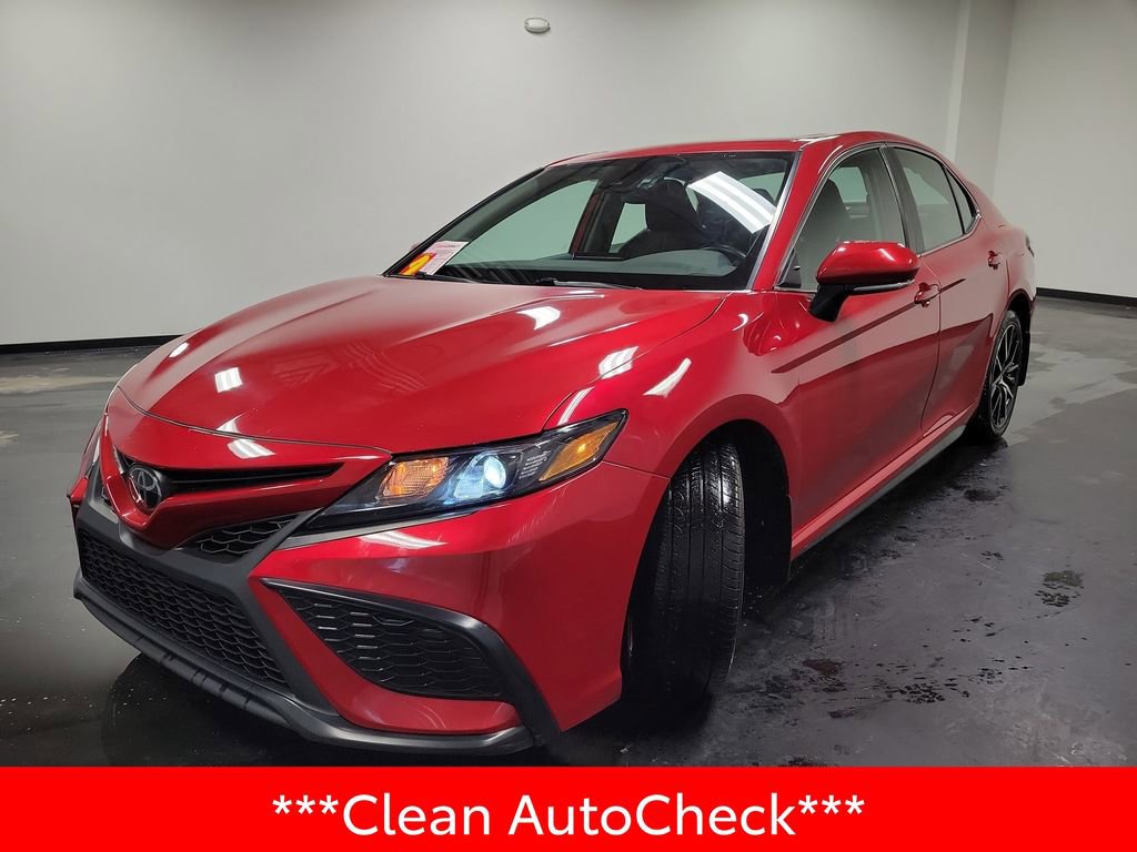Used 2024 Toyota Camry SE image 4