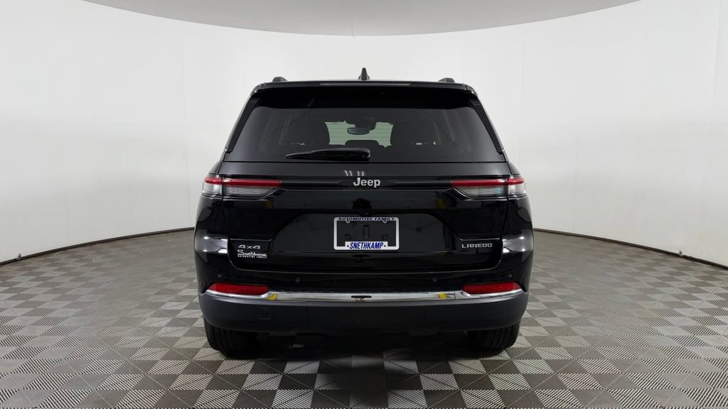 Used 2023 Jeep Grand Cherokee Laredo w/ Luxury Tech Group I AWD/4WD image 7