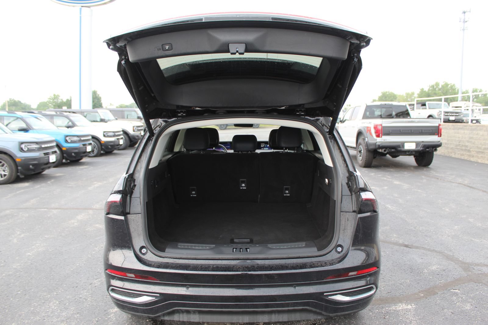 Used 2024 Lincoln Nautilus Reserve w/ Equipment Group 203A AWD/4WD image 17