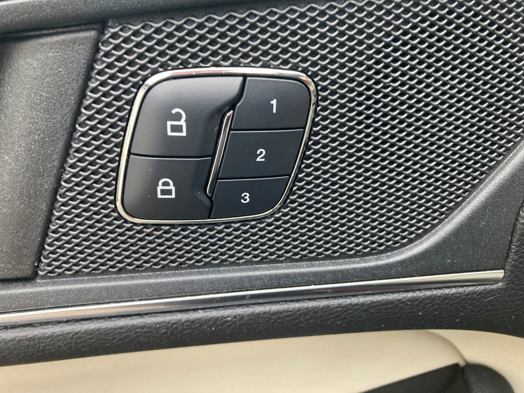 Used 2017 Ford Edge Titanium w/ Technology Package image 43