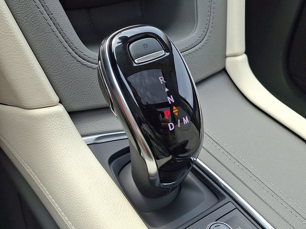 New 2026 Cadillac XT5 Premium Luxury w/ LPO, Floor Liner Package AWD/4WD image 7