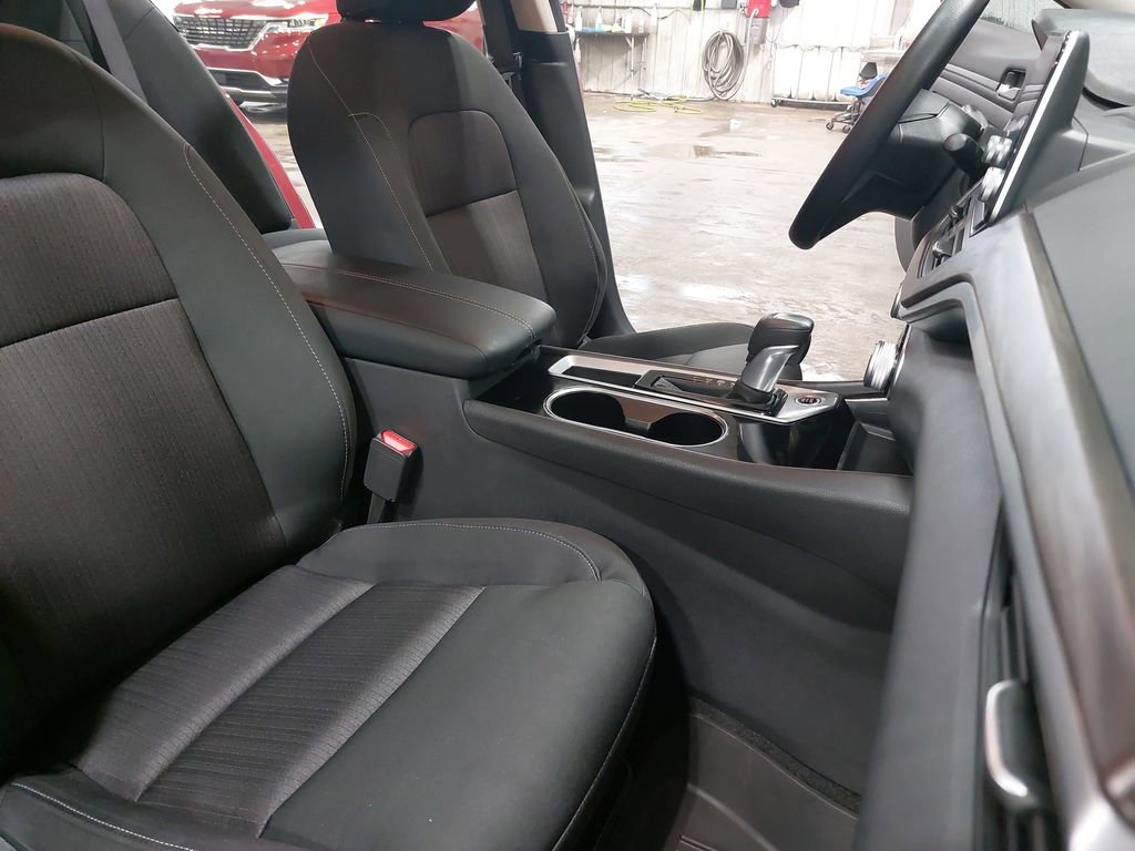 Used 2024 Nissan Altima 2.5 SV image 10