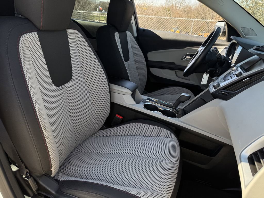 Used 2015 Chevrolet Equinox LT w/ Chrome Appearance Package image 26