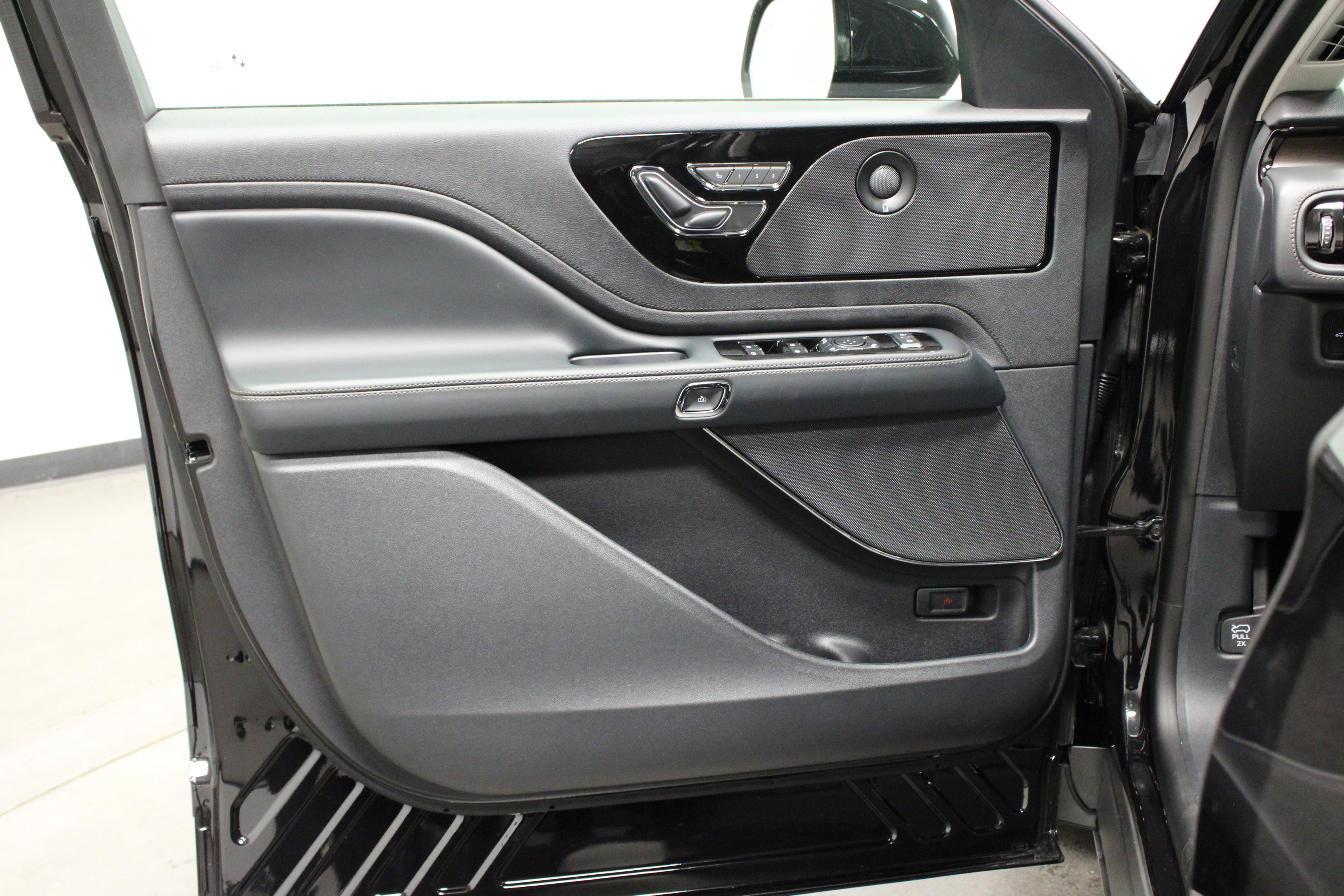 New 2026 Lincoln Aviator Reserve w/ Jet Appearance Package image 12