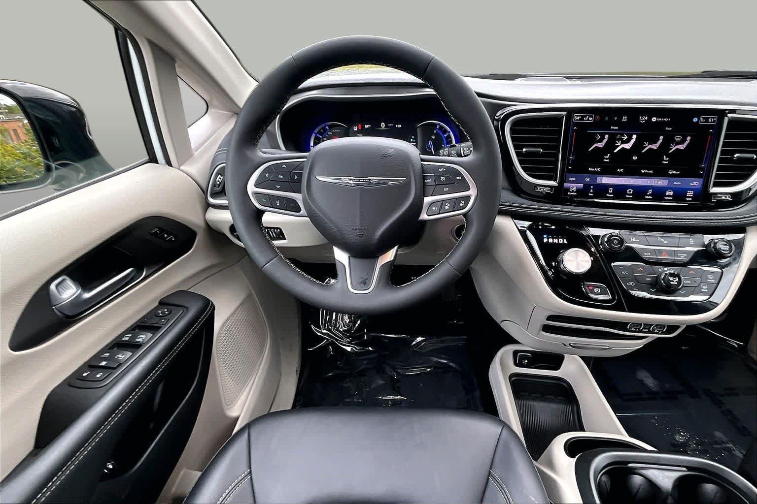 Used 2024 Chrysler Pacifica Limited FWD image 6