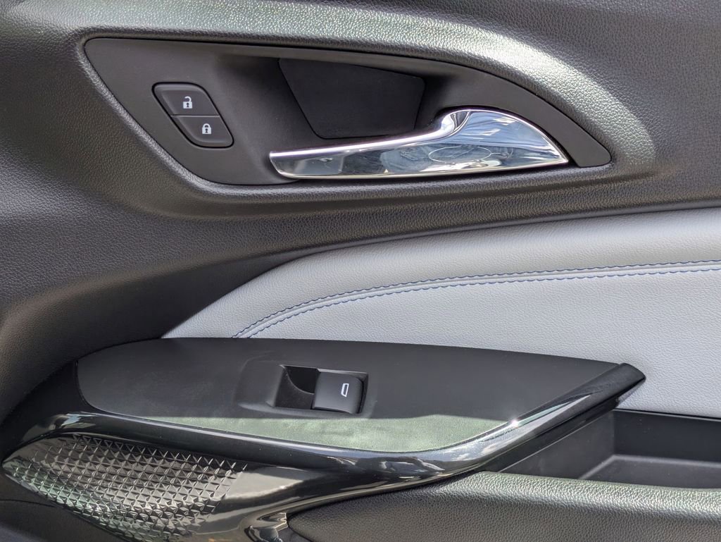 Used 2025 Chevrolet Trax LT w/ LT Convenience Package image 32