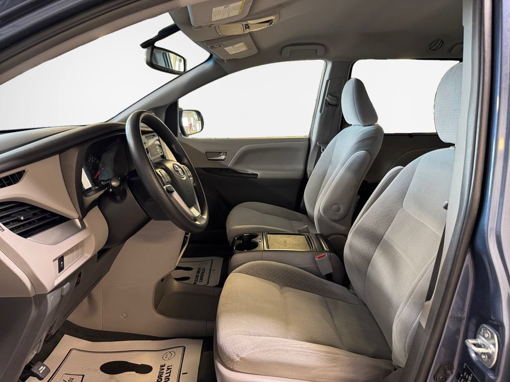 Used 2015 Toyota Sienna LE AWD/4WD image 12