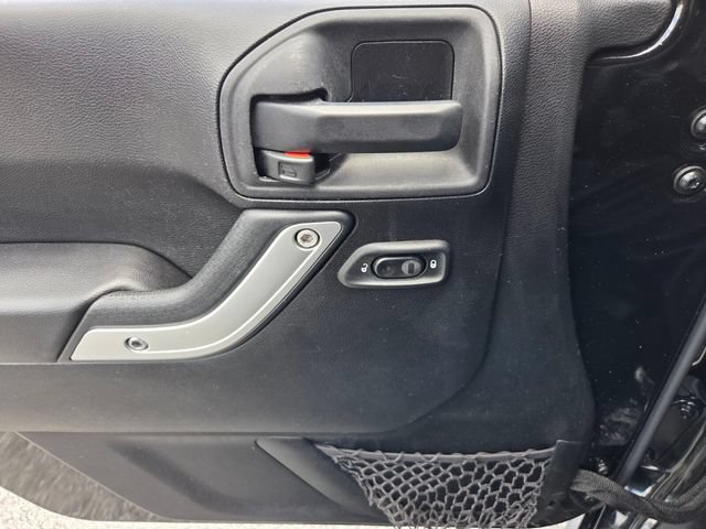 Used 2014 Jeep Wrangler Rubicon w/ Power Convenience Group AWD/4WD image 25