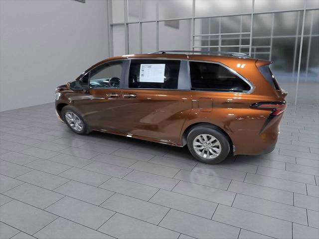 Certified 2023 Toyota Sienna XLE w/ XLE Plus Package image 6