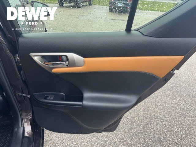 Used 2016 Lexus CT 200h w/ Navigation Package image 30