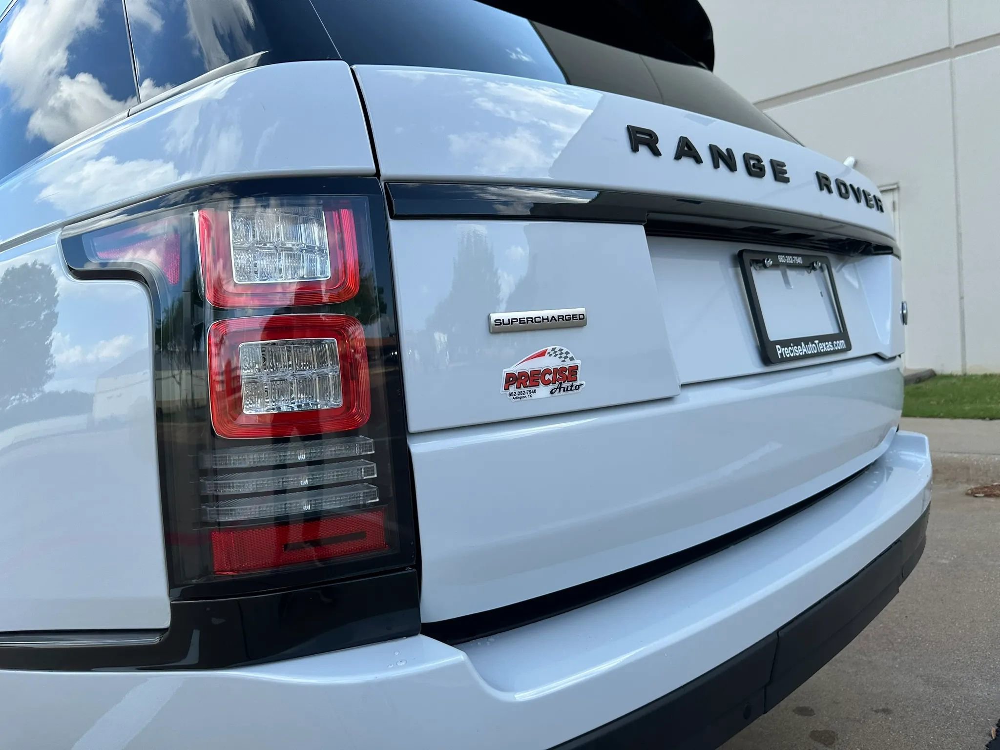 Used 2017 Land Rover Range Rover Long Wheelbase Supercharged image 12