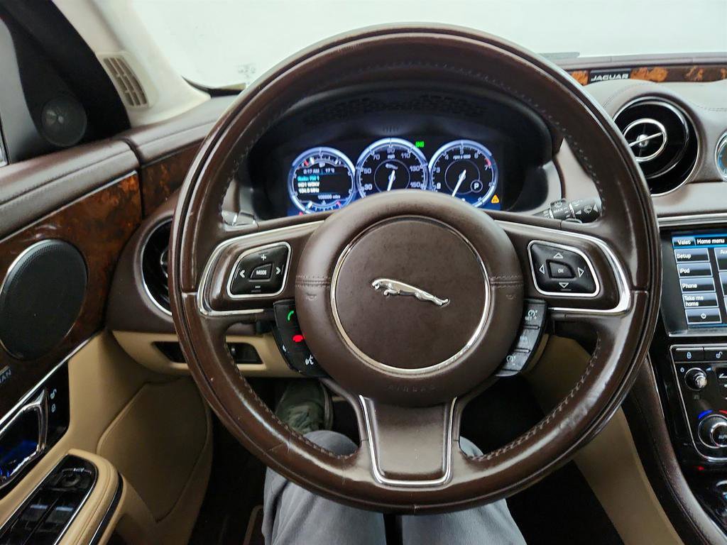 Used 2015 Jaguar XJ RWD image 17