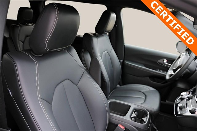 Used 2025 Chrysler Pacifica Select image 20