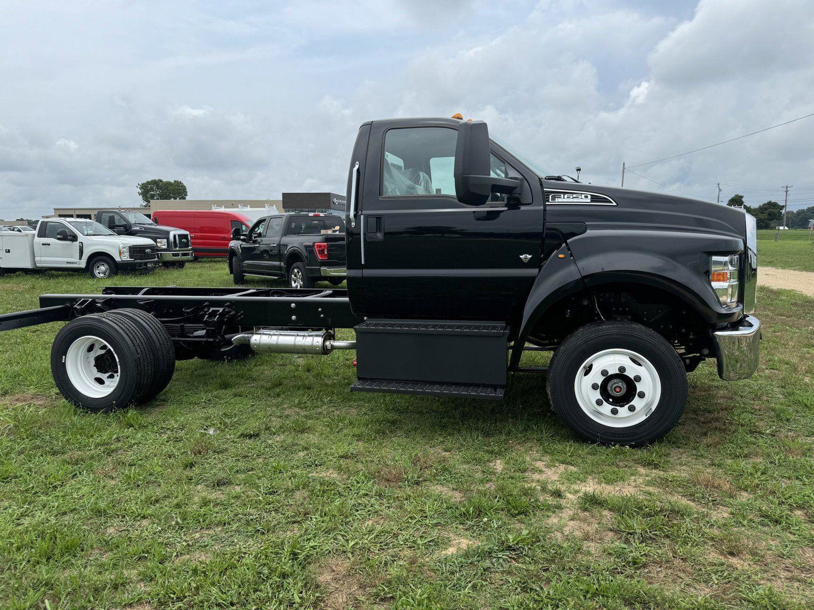 New 2025 Ford F650 2WD Regular Cab Super Duty image 4