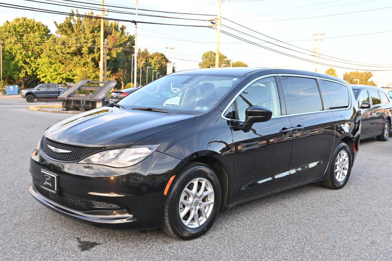 Used 2021 Chrysler Voyager LX FWD image 7