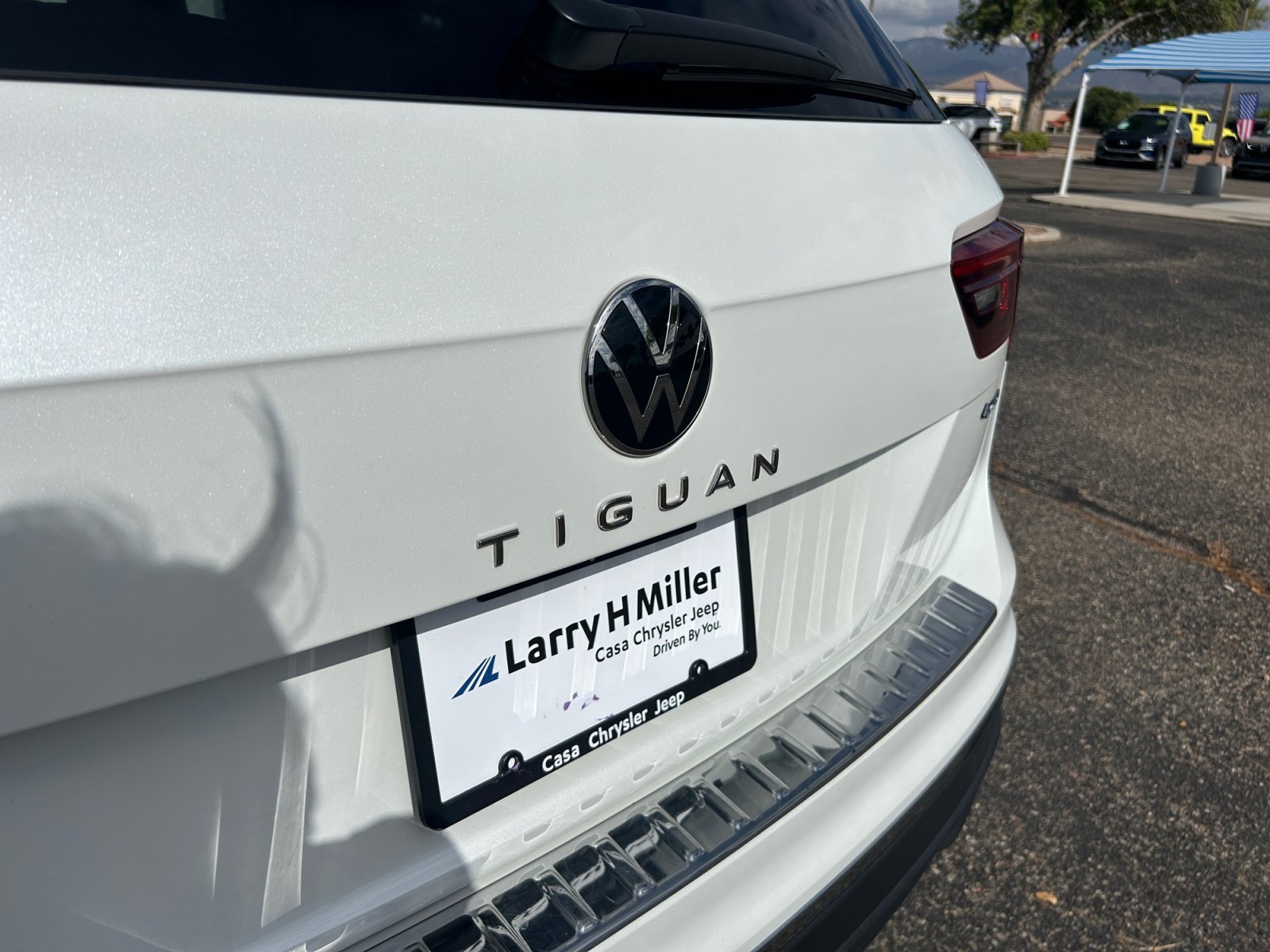 Used 2023 Volkswagen Tiguan SE AWD/4WD image 24