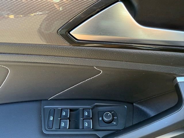 Used 2024 Volkswagen Tiguan SE R-Line image 12