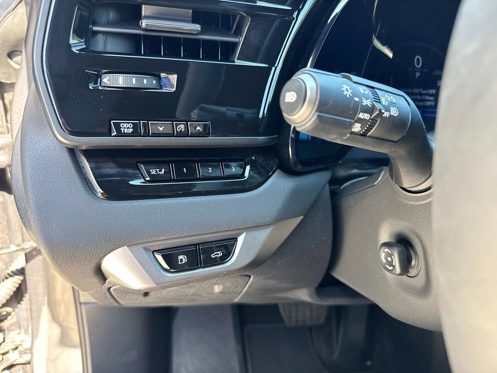 Used 2025 Lexus RX 350h w/ Accessory Package (Z1) AWD/4WD image 33