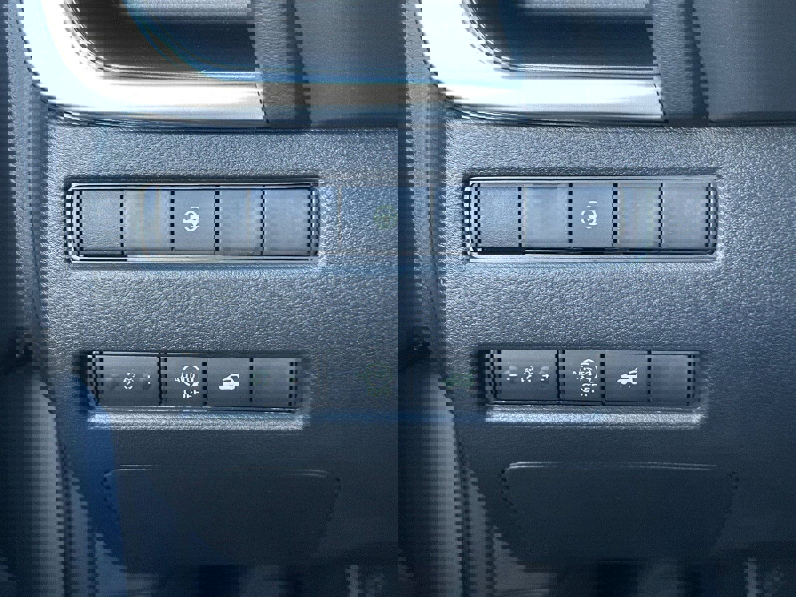 New 2026 Nissan Rogue SV image 32