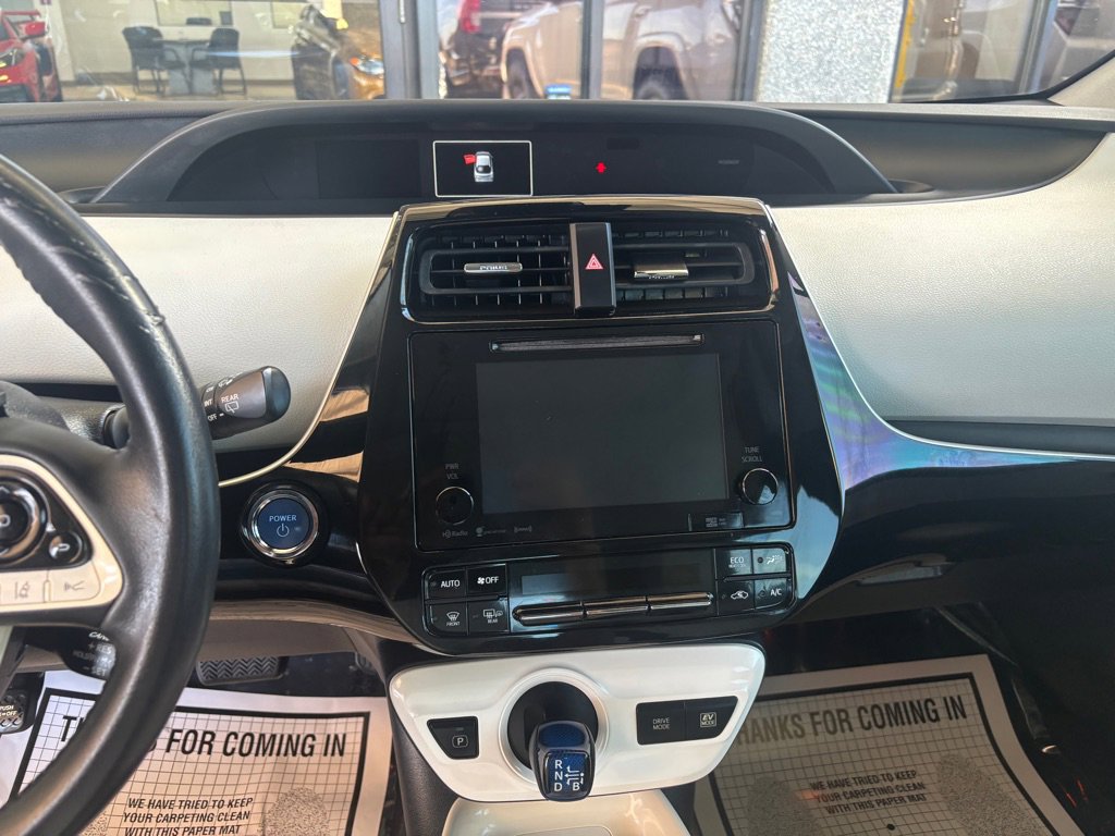 Used 2016 Toyota Prius Four image 11