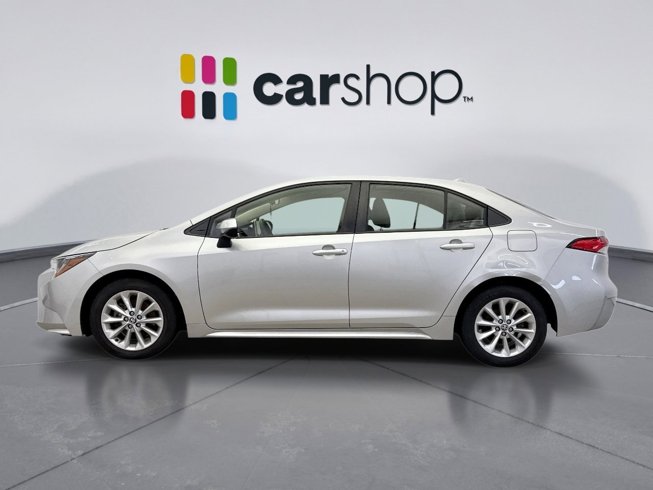 Used 2020 Toyota Corolla LE image 2