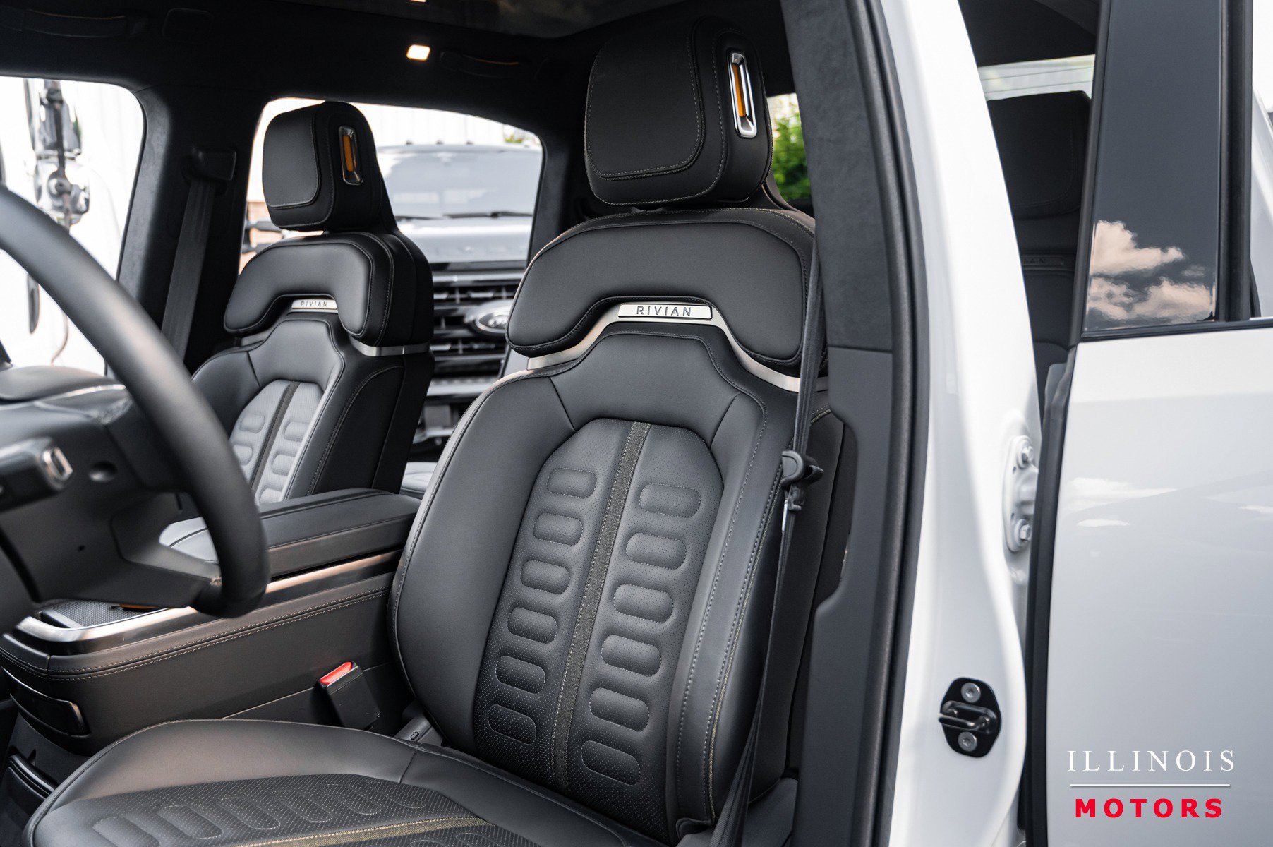 Used 2022 Rivian R1T Adventure image 18