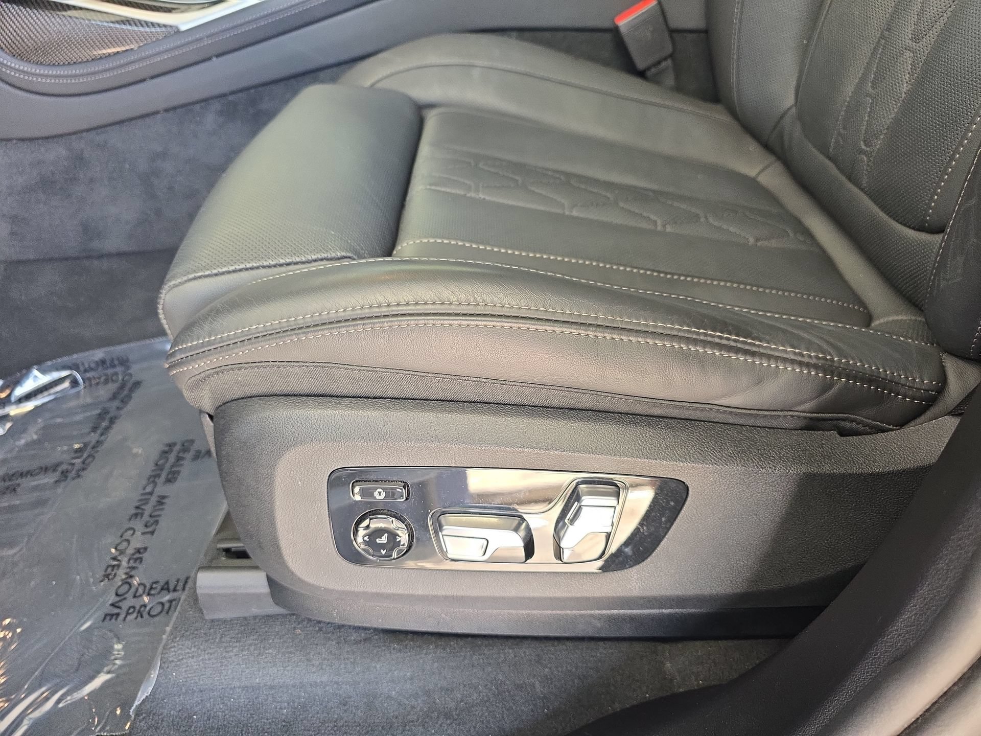 Used 2024 BMW X7 M60i AWD/4WD image 28