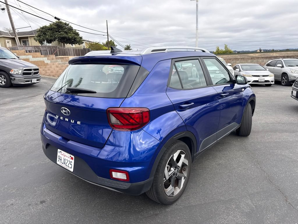 Used 2022 Hyundai Venue Limited FWD video 3