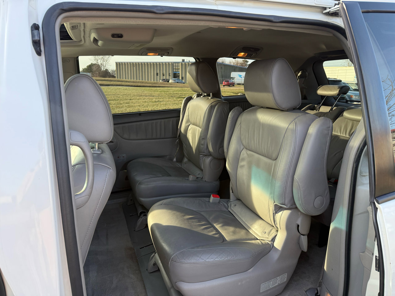 Used 2009 Toyota Sienna XLE image 16