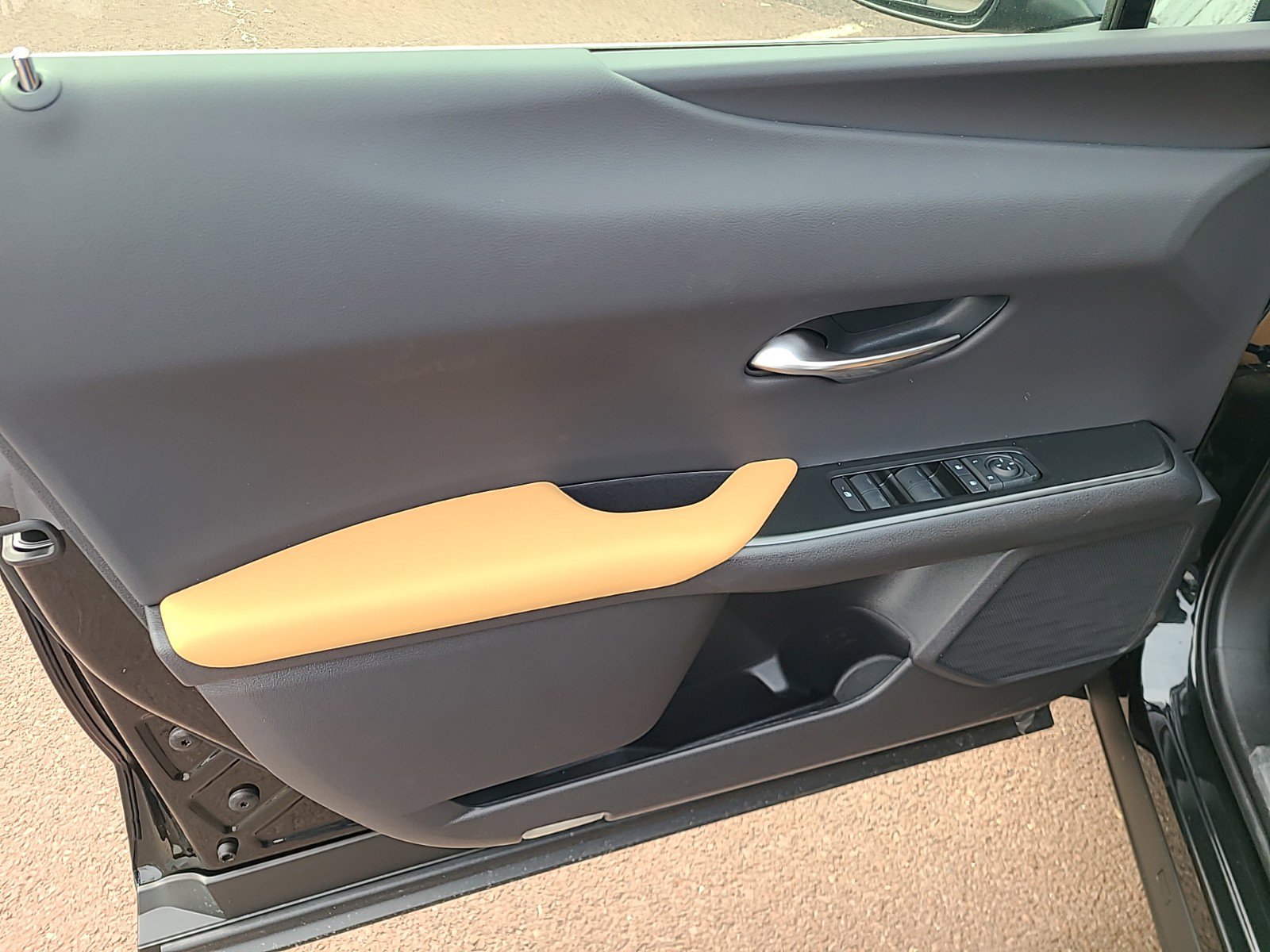 New 2025 Lexus UX 300h AWD image 7