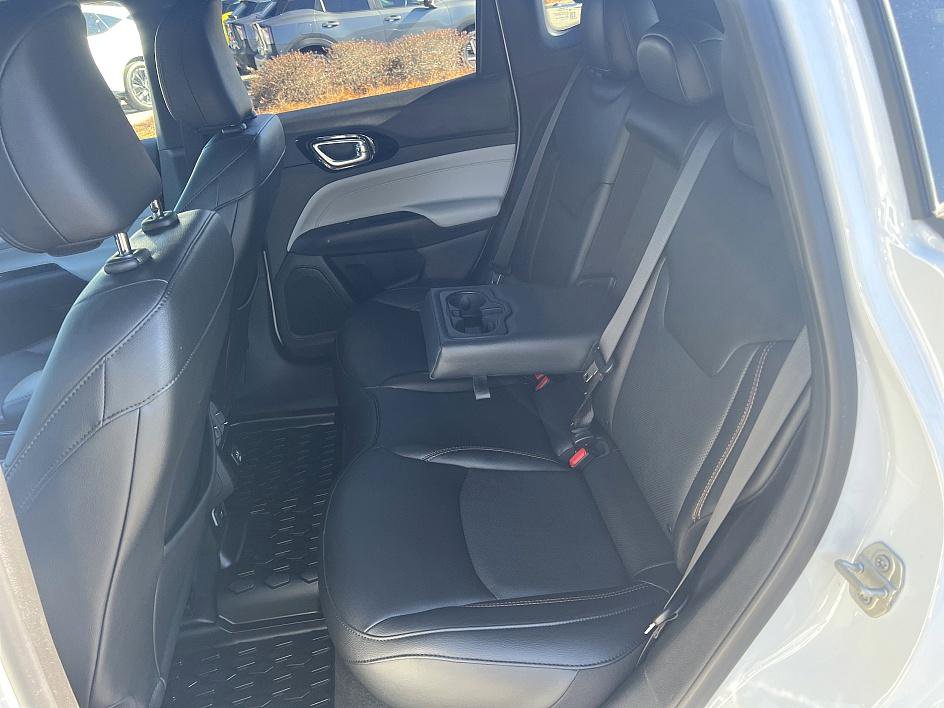 Used 2023 Jeep Compass Limited image 14