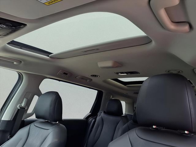 New 2025 Kia Carnival SX w/ SX Dark Edition Package FWD image 15
