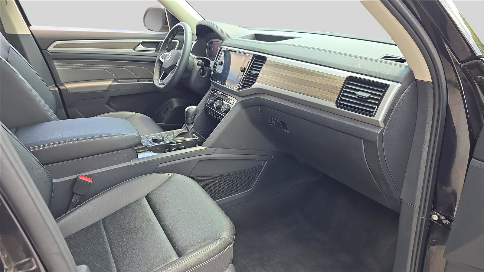 Used 2023 Volkswagen Atlas SEL AWD/4WD image 16